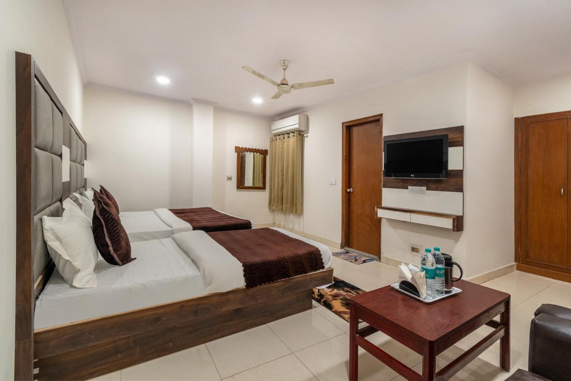 Hotel South Indian Delhi  Buitenkant foto